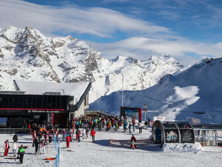 Grand ciel bleu pour la montagne française