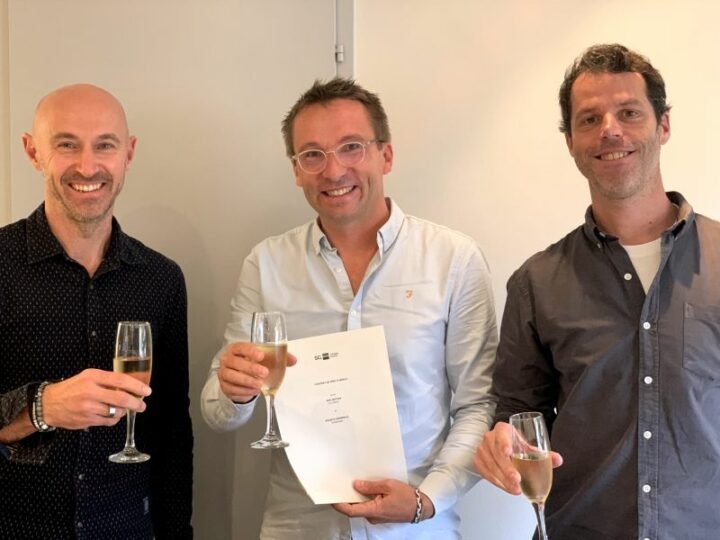 Global Sportswear Services change de pieds