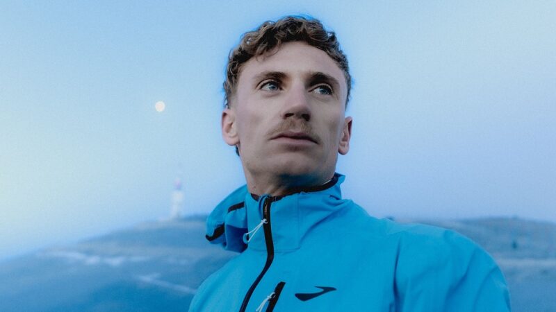 Théo Détienne signe chez Brooks