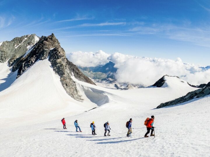 Bataille de syndicats au sommet