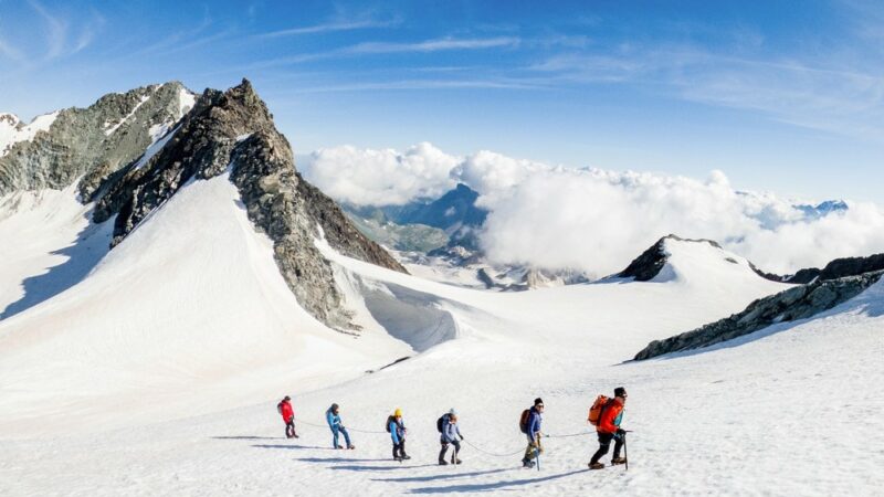 Bataille de syndicats au sommet