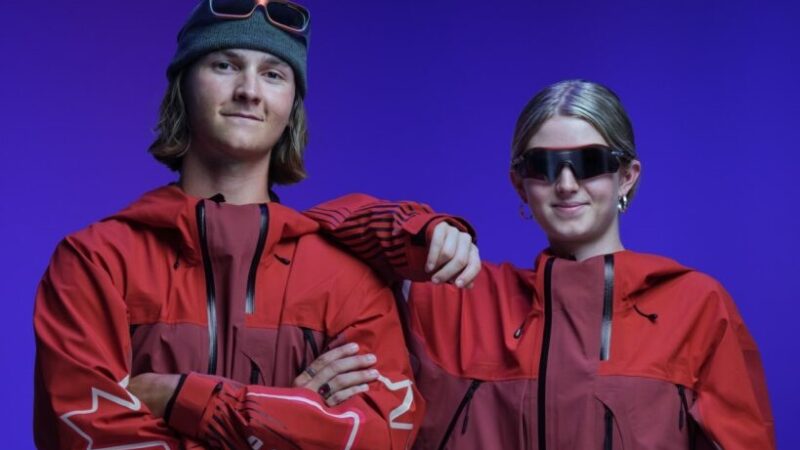 Oakley passe un cap sur le textile