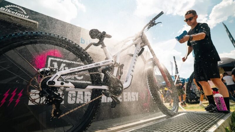 Muc-Off devient partenaire des championnats du monde de VTT 2026