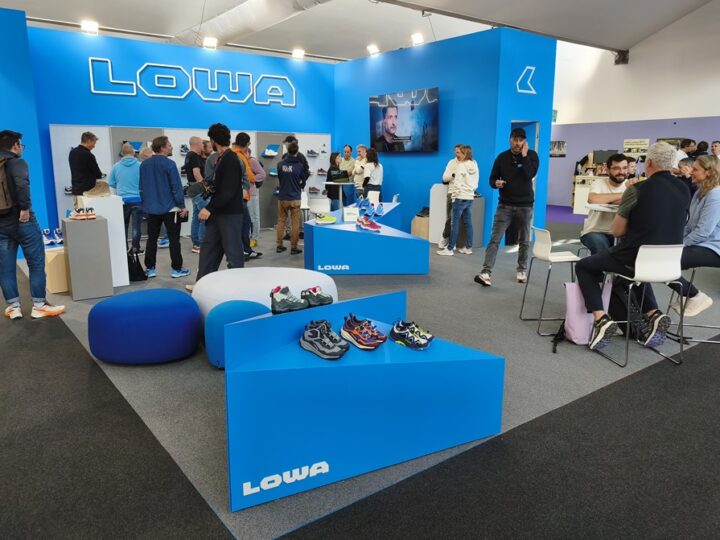 Lowa part en tournée