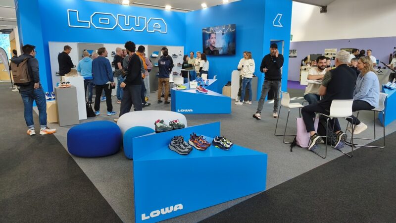 Lowa part en tournée