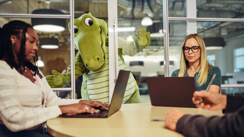 Crocs dévoile sa nouvelle mascotte