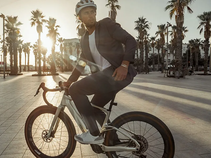 Mondraker et IKKS marient le vélo et la mode