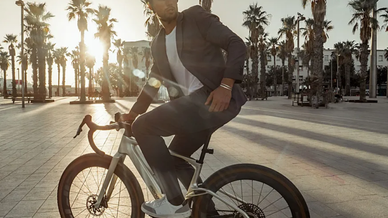 Mondraker et IKKS marient le vélo et la mode
